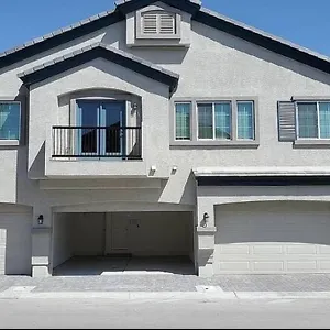 Holiday home Beautiful Townhouse With King Suite! United States